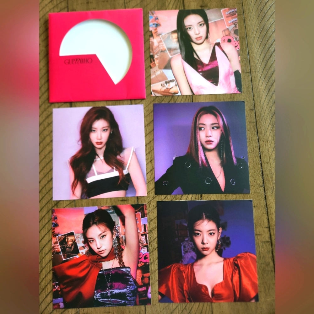 5 PCS K-POP ITZY ALBUM "GUESS WHO?" OFFICIAL LIMITED EDITION POSTCARDS W SLEEVE